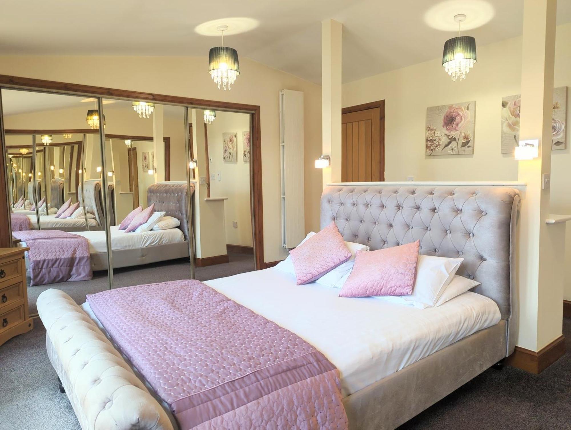 Villa Torridon 1 With Private Hot Tub - Fife - Loch Leven - Lomond Hills- Pet Friendly Kelty Exterior foto