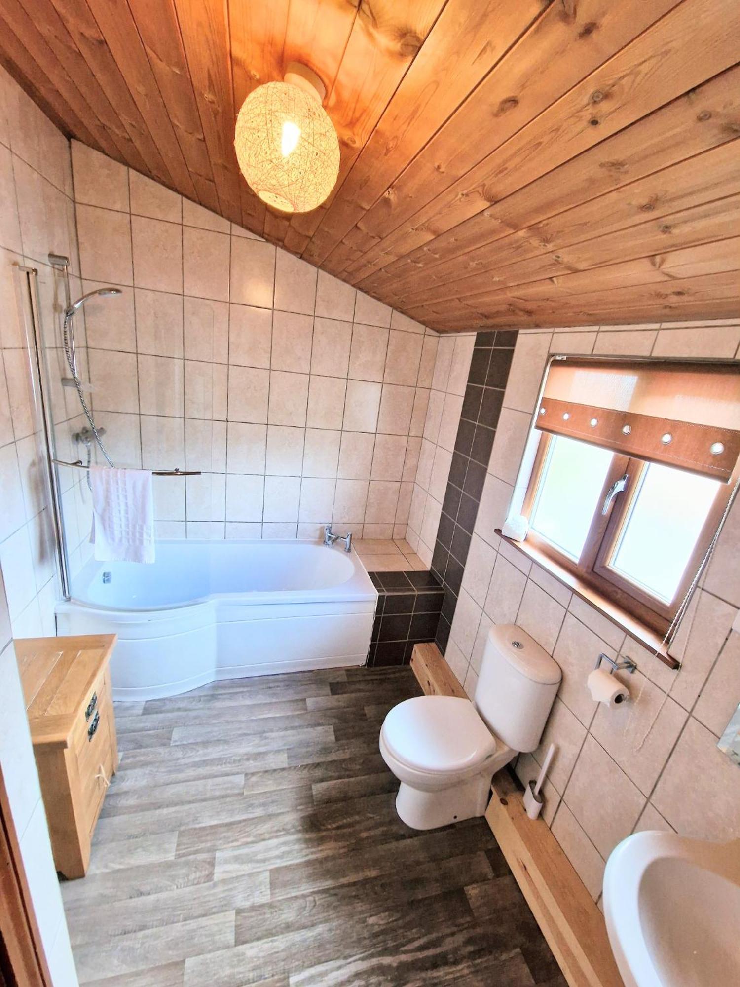 Villa Torridon 1 With Private Hot Tub - Fife - Loch Leven - Lomond Hills- Pet Friendly Kelty Exterior foto
