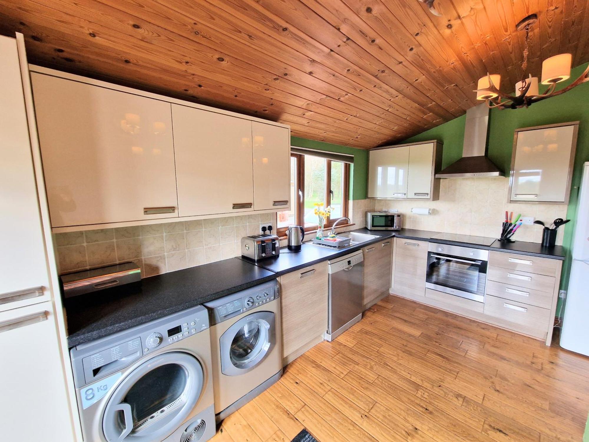 Villa Torridon 1 With Private Hot Tub - Fife - Loch Leven - Lomond Hills- Pet Friendly Kelty Exterior foto